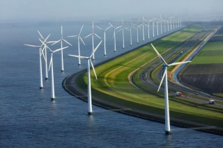 全球风电行业发展现①状：2020年全球风电新增装机容量达111GW，海上风电前事�不�蚓袄止�