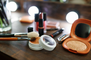 本土品牌加速崛起 美妆市场国货上演美丽“蝶变”，数”“智”赋能产业升级