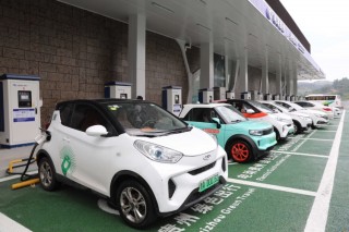 2021年中国国产新能源汽车企业对比分析：小鹏汽车VS理想汽车VS蔚来汽车[图]