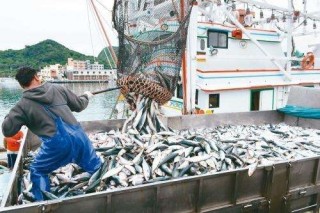 中国渔民收入及支出情况：渔民收入有所增长，渔民人均纯收入达到2.18万元[图]
